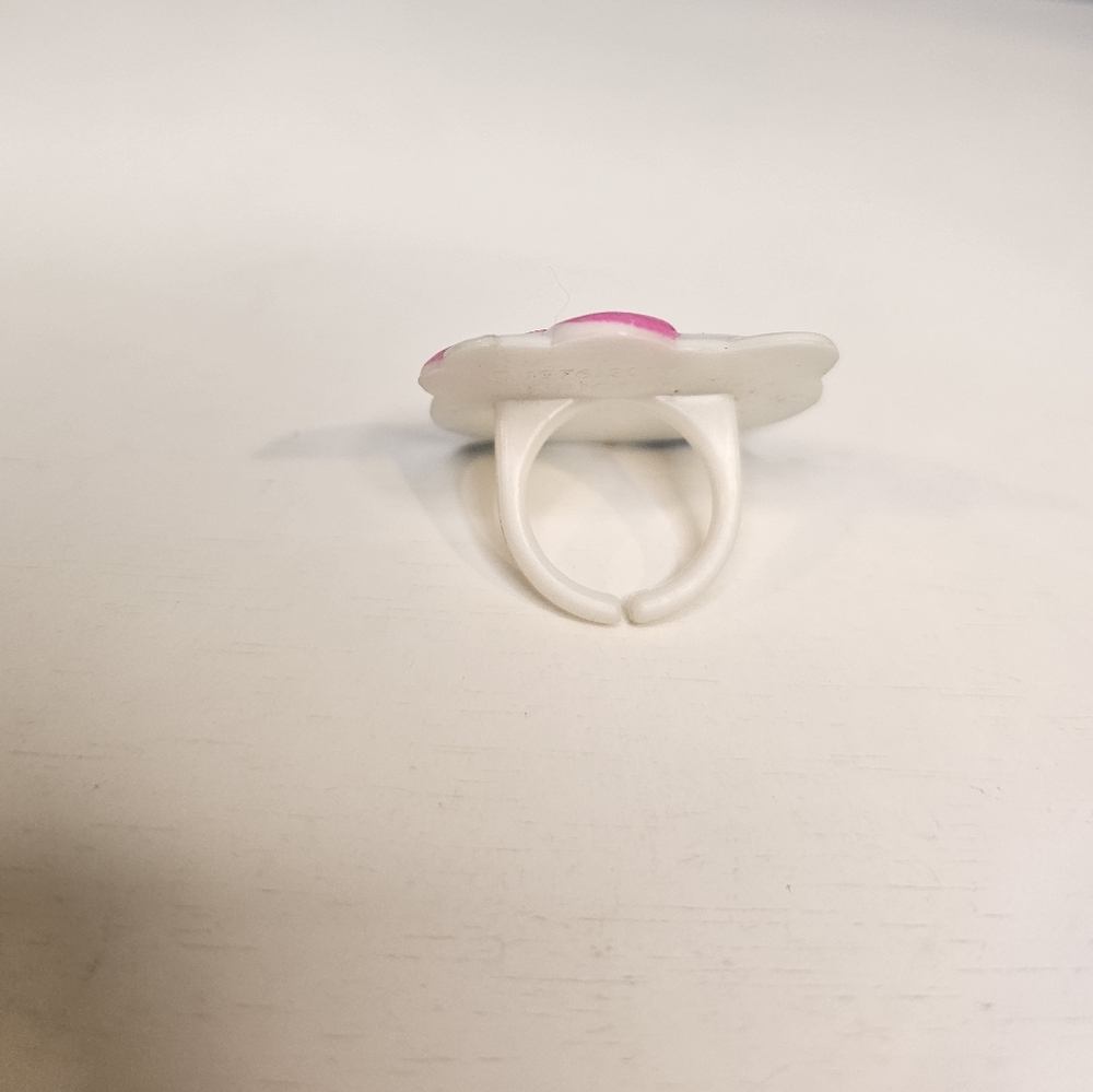 Hello Kitty Ring - Picture 2 of 3